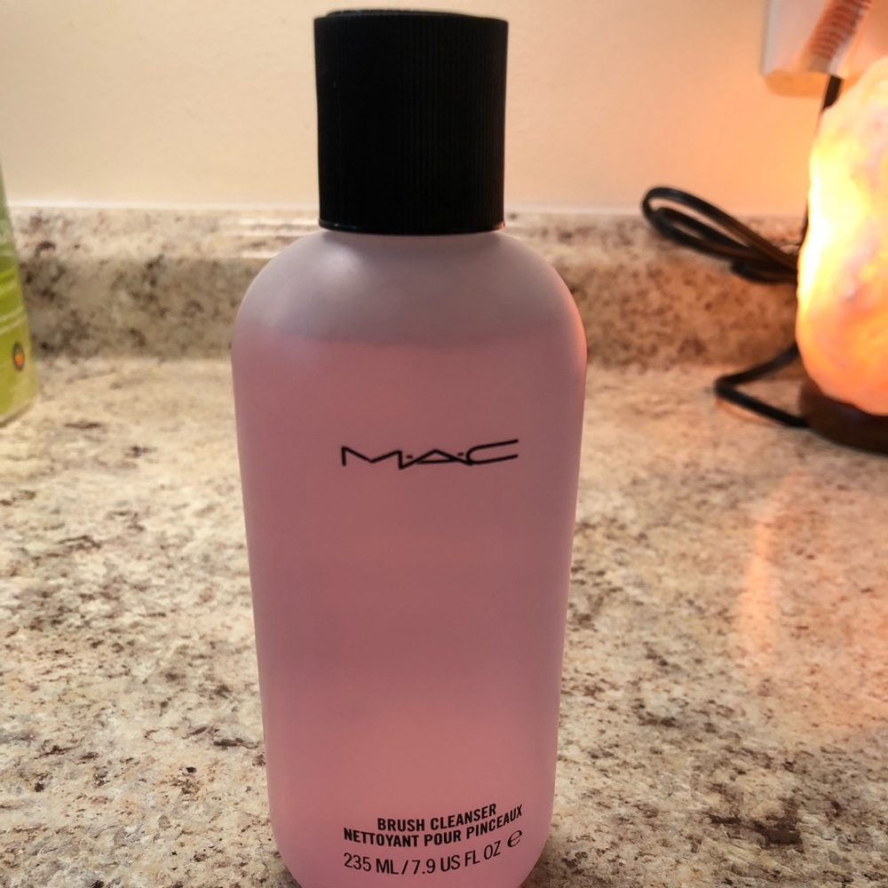 MAC brush cleanser liquid